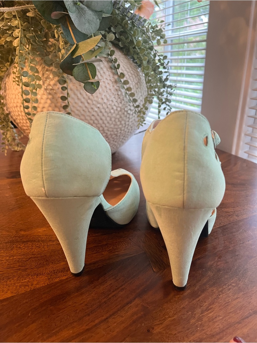 Mint Green Retro T-Strap Heels - Size 10 - Picture 4 of 9